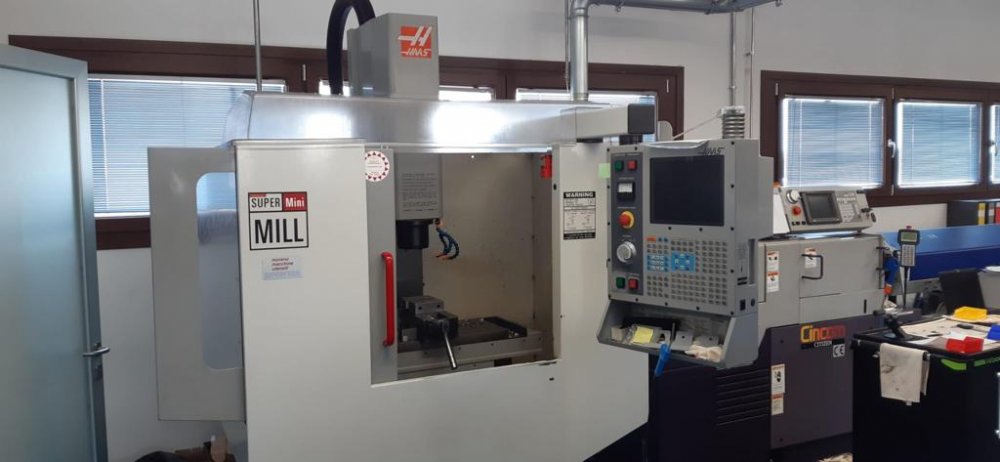 Centro di lavorazione verticale HAAS SUPERMINIMILL