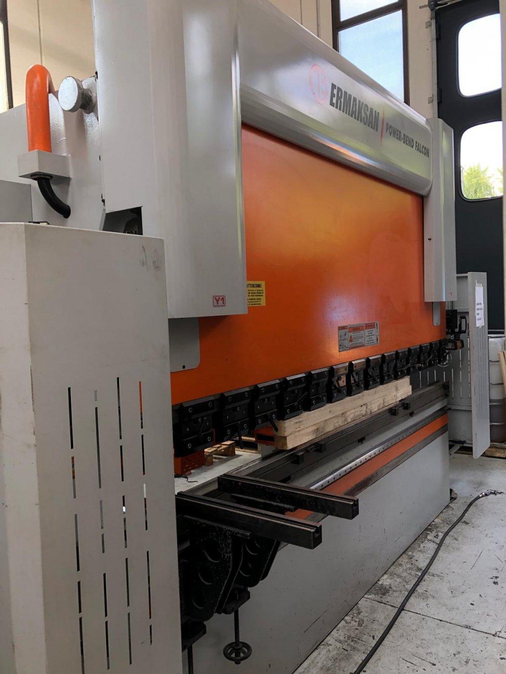 Pressa piegatrice ERMAKSAN MOD. FALCON 3100X135