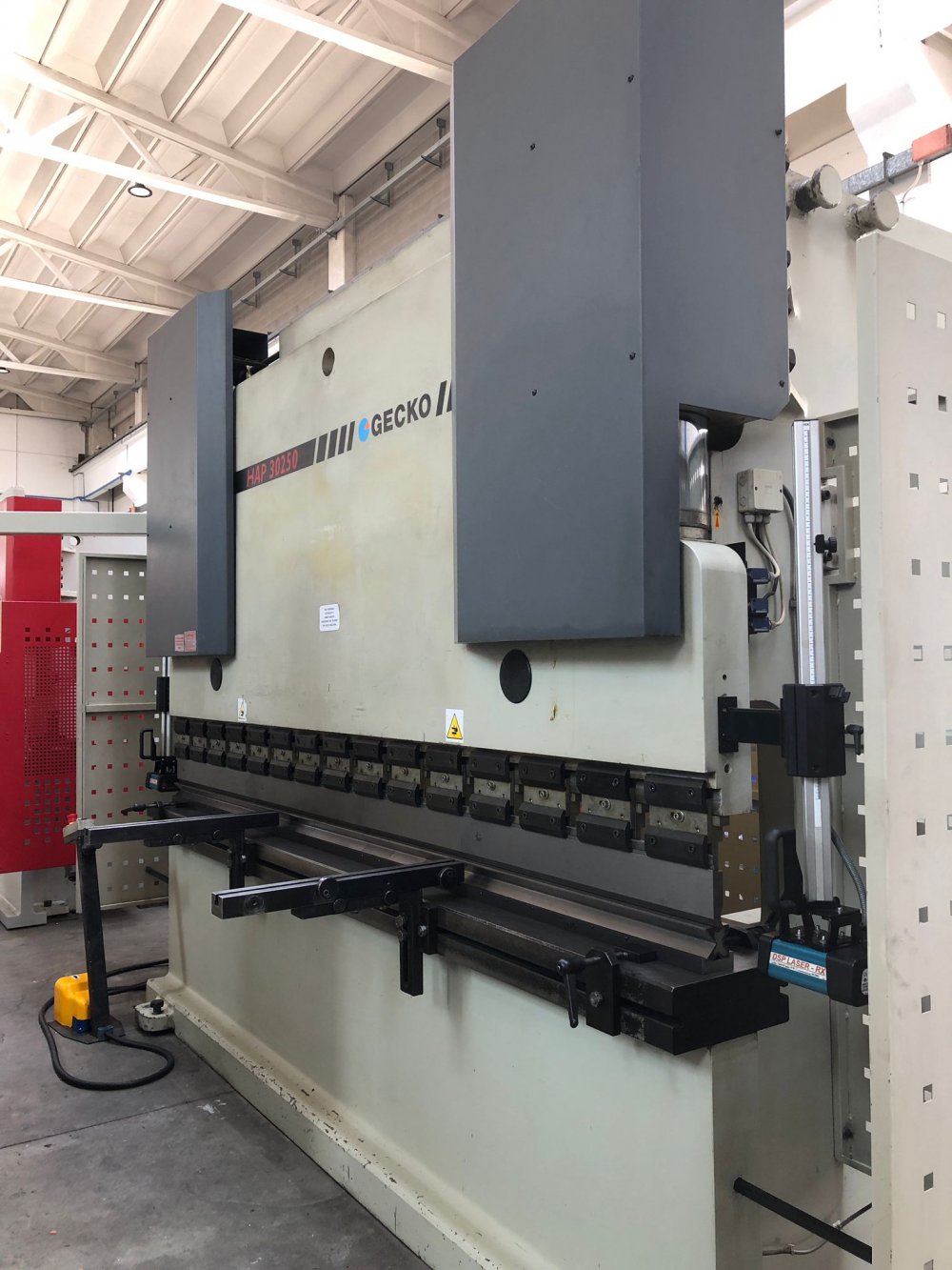 Pressa piegatrice GECKO MOD. HAP 30250