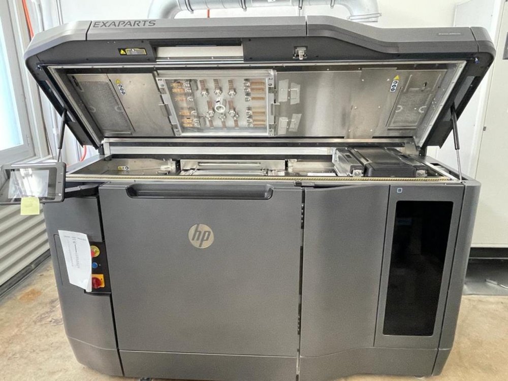 Various machines Hewlett-Packard HP Jet Fusion 4200