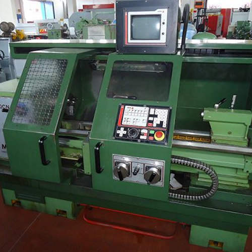 tornio a CNC MOMAC