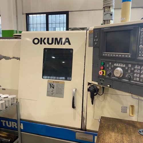 tornio a CNC OKUMA LB 300